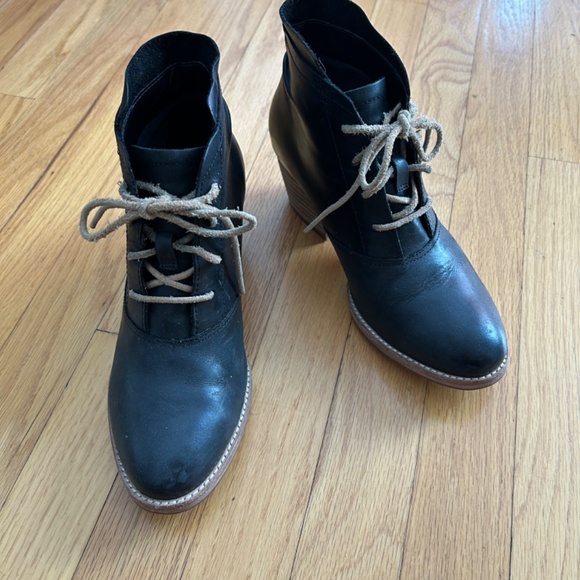 Stylish Caterpillar Women's boots - Picture 5 of 9